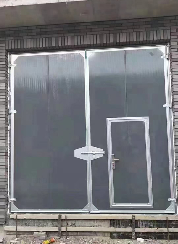 工业园区工业平开门在大型设备制造车间的应用实例