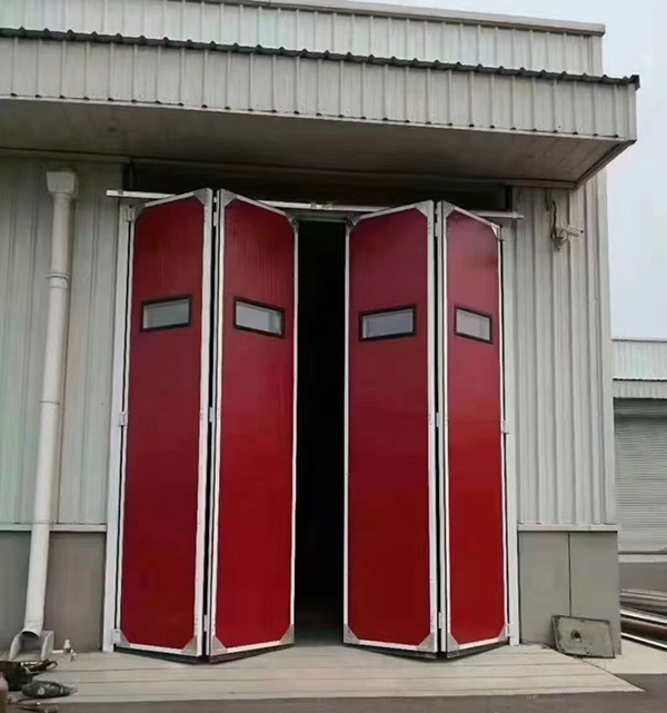 工业园区工业折叠门在大型装配车间出入口的应用实例