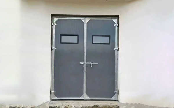 工业园区工业门在高温作业区域的运行表现